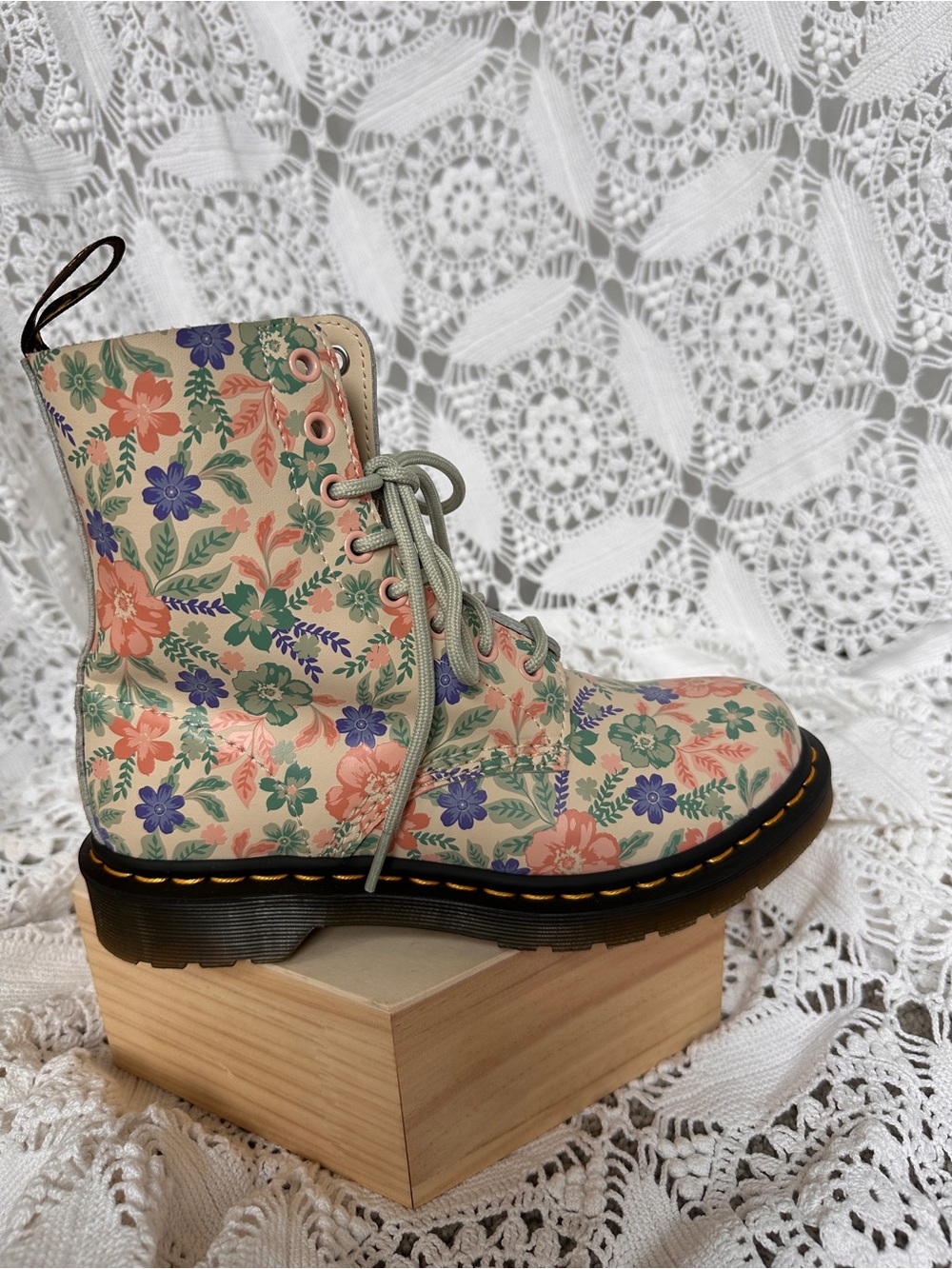 Dr. Martens 1460 Pascal Floral Reclaimed Leather Boots Cloud Cream Multi Sz7 - Picture 6 of 15